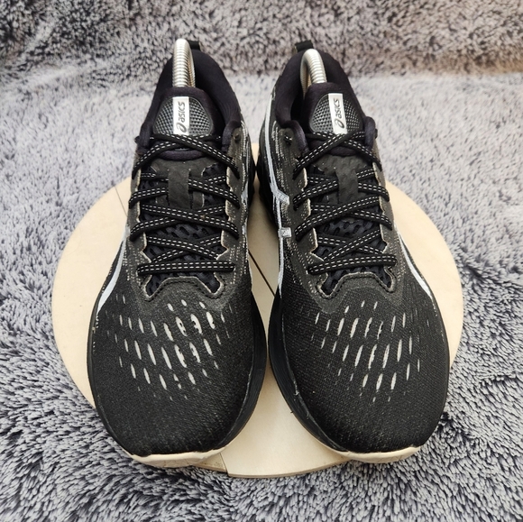 Asics Novablast 2 Black Running Shoes Sneakers Men's Size 8 - Picture 3 of 9